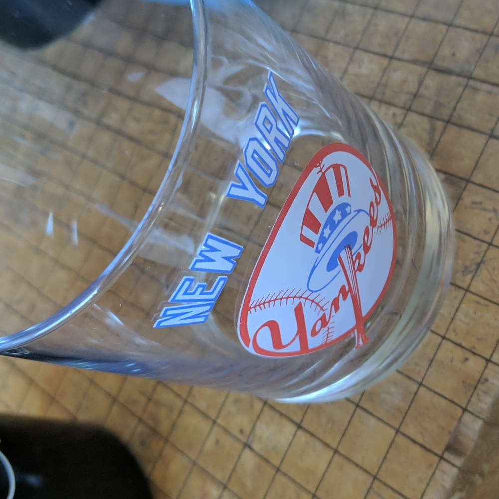NY Yankees On the Rocks GlassWith MLB LOGO on Bottom!
